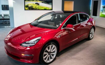 Tesla Model 3 i Sverige skapar långa köer